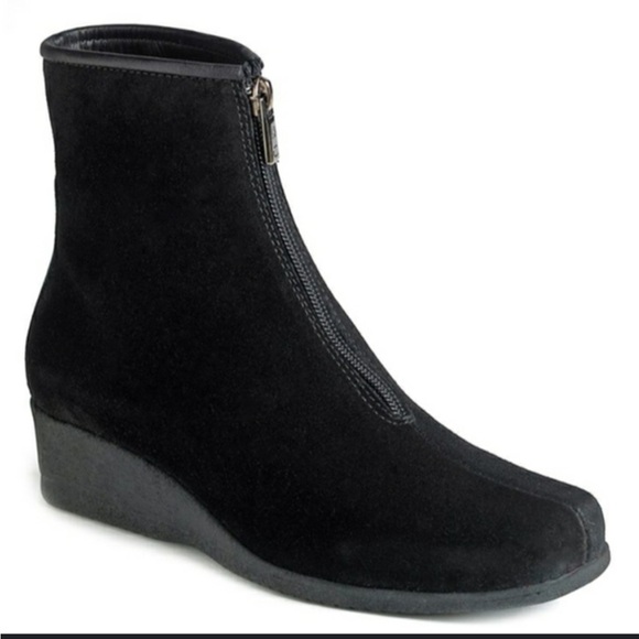 La Canadienne Black Suede Zip Ankle Sharlina Boots Women’s Size 9.5 - Picture 1 of 10